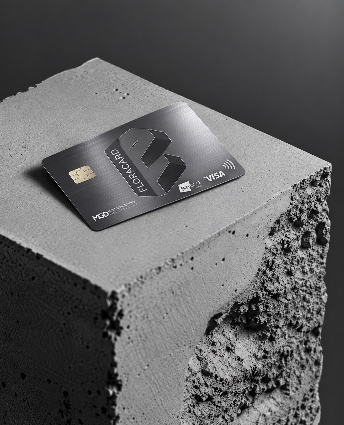 FloraCard-Kartenkonzept auf einem Betonblock